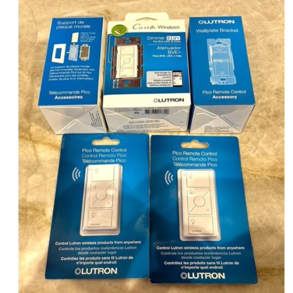 Lutron outlets and remotes White bundle of 5